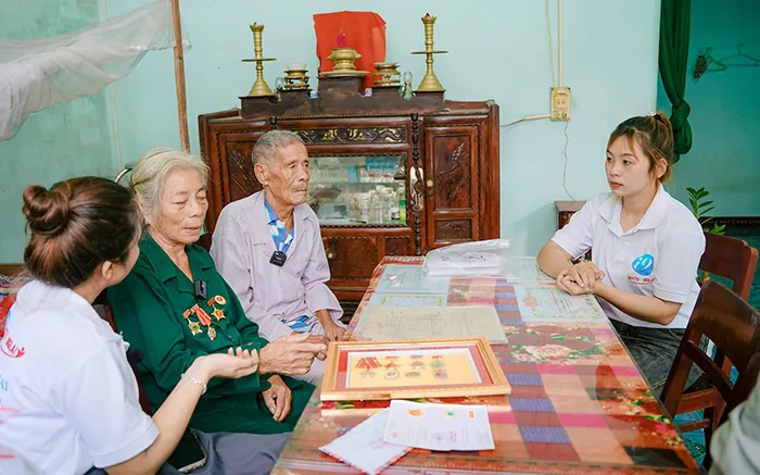 Biểu tượng dịch vụ khách hàng 24/7 của 8kbet 7777